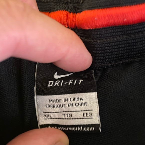 Nike Lebron Dry fit athletic shorts! Like NEW!! - Picture 2 of 2